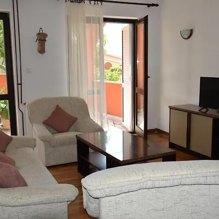 Holiday home Orih *